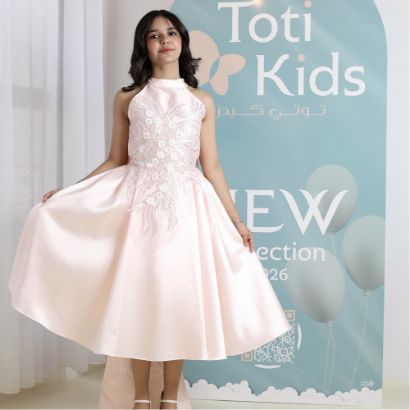 صورة فستان بناتي وردي بفيونكة وذيل مطرز | فستان سهرة فاخر - 1037