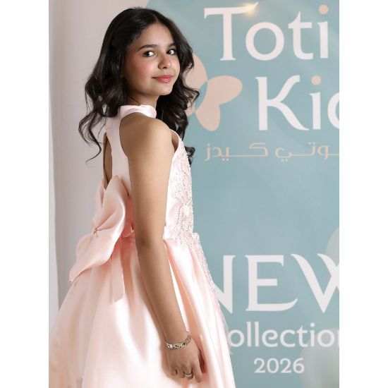 صورة فستان بناتي وردي بفيونكة وذيل مطرز | فستان سهرة فاخر - 1037