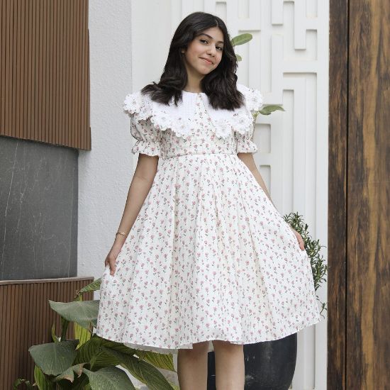 صورة فستان بناتي مورد بطبقات | تصميم زهور الربيع بياقة مرصعة - 1180