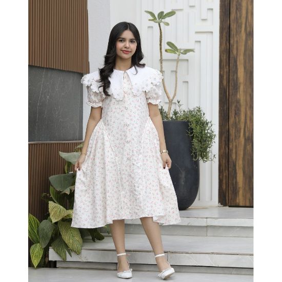 صورة فستان بناتي مورد بياقة مرصعة وأزرار لؤلؤ | حديقة من الأناقة وبريق اللؤلؤ - 1181