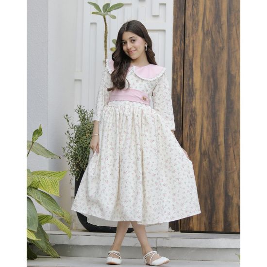 صورة فستان بناتي زهور وردي بياقة دلعة وحزام أنيق | سحر الأنوثة في إطلالة أميرتك - 1153