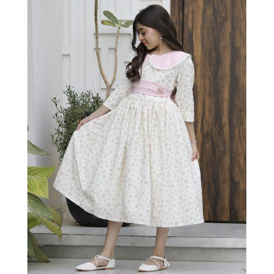 صورة فستان بناتي زهور وردي بياقة دلعة وحزام أنيق | سحر الأنوثة في إطلالة أميرتك - 1153