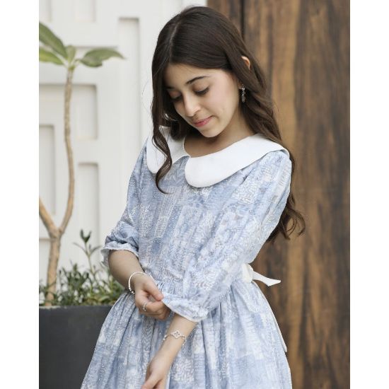 صورة فستان بناتي فاخر مرصع بالفصوص اللامعة | سحر السماء حين تعانق النجوم - 1156