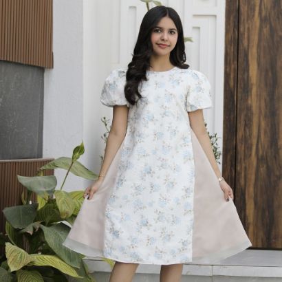 صورة فستان بناتي بزهور سماوية وبيج | تصميم واسع بدون خصر - M3744