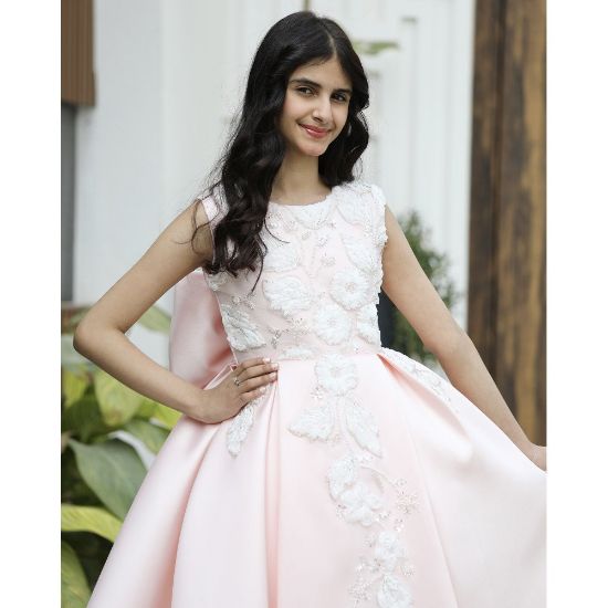 صورة فستان بناتي خربزي بتطريز فاخر مكيادو | فستان بفيونكة خلفية كبيرة - M3761