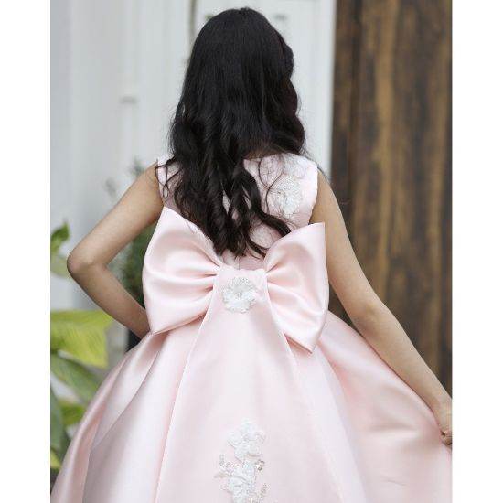 صورة فستان بناتي خربزي بتطريز فاخر مكيادو | فستان بفيونكة خلفية كبيرة - M3761