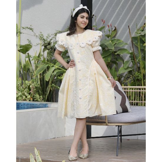 صورة فستان بناتي أصفر مشجر | ياقة وأزرار مرصعة بالفصوص - 1136