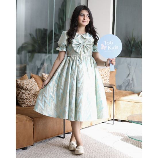 صورة فستان بناتي سحر الألوان بتطريز ذهبي ولؤلؤ فاخر - 1157