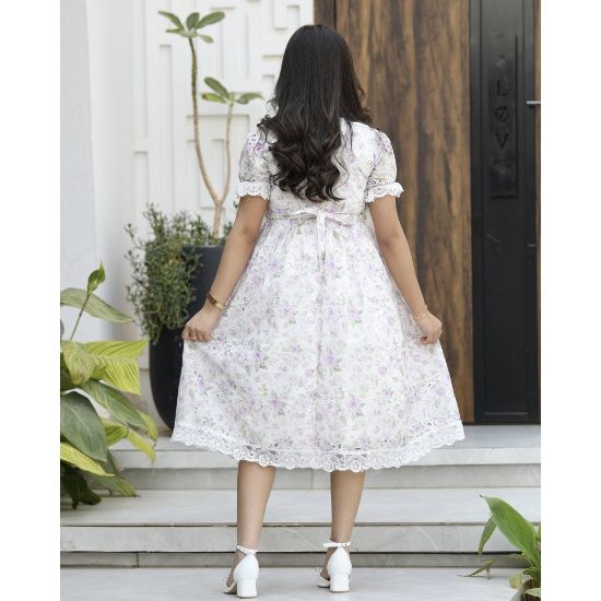 صورة فستان بناتي ورود زهرية بفيونكات خصر وأزرار مرصعة - M3735