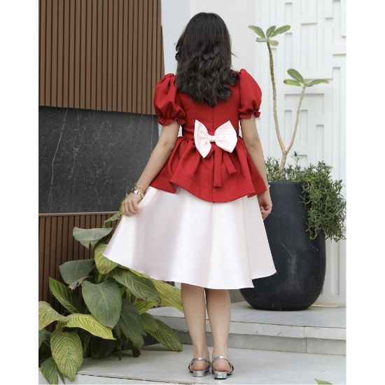 صورة فستان بناتي أحمر بقصة بيبلوم وردي فاتح | تصميم أزرار زينة - 1163