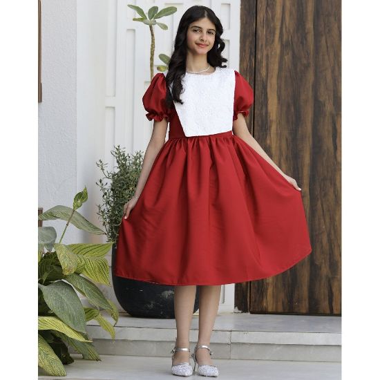 صورة فستان بناتي مطرز بأكمام منفوشة | ألوان (أحمر، عودي، ليموني) - 1175