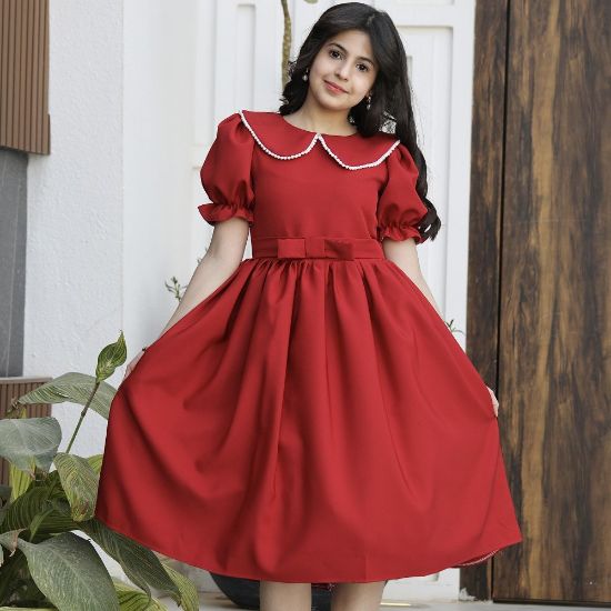 صورة فستان بناتي أحمر بياقة لؤلؤ وفيونكة خصر | ألوان (أحمر، عودي، ليموني) - 1177