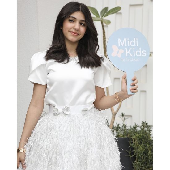 صورة طقم بناتي تيور ريش فضي وبلوزة بأكمام مبتكرة واكسسوار رقبة - m3792