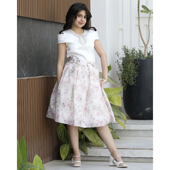 صورة طقم بناتي تيور مورد بفيونكات وبلوزة بأكمام مفتوحة واكسسوار رقبة - M3795