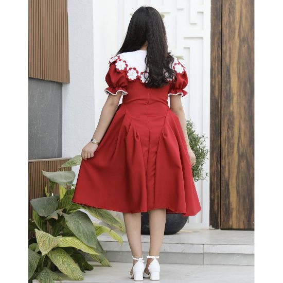 صورة فستان بناتي أحمر مرصع بالفصوص وأزرار أمامية | ألوان (أحمر، عودي) - 1176