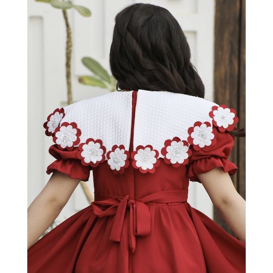 صورة فستان بناتي أحمر مرصع بياقة "دلعة" وخصر طبقات | ألوان (أحمر، عودي) - 1166