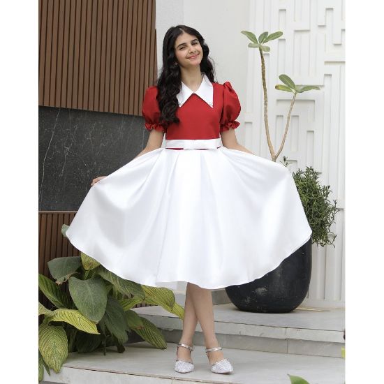 صورة فستان بناتي أحمر بتنورة بيضاء مدمجة | تصميم ياقة "دلعة" مرصعة - 1162