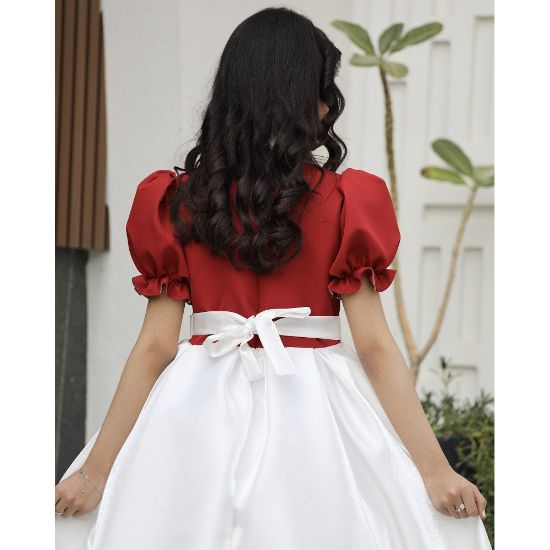 صورة فستان بناتي أحمر بتنورة بيضاء مدمجة | تصميم ياقة "دلعة" مرصعة - 1162