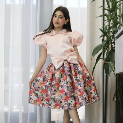 صورة طقم بناتي بلوزة بأكمام منفوشة وتنورة برسمة بيوت ملونة - M3823