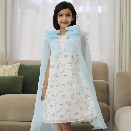 صورة فستان بناتي سماوي مشجر بفيونكات فراشة وذيل طويل | تصميم ملكي - 1198