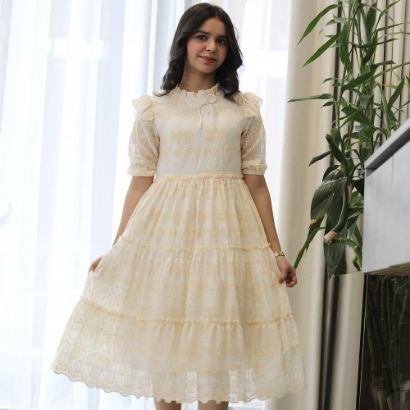 صورة فستان بناتي أصفر للعيد بتطريز فاخر وياقة لؤلؤ وكسرات طبقات - kj2104