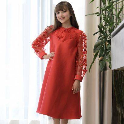 صورة فستان بناتي أحمر سادة بصدر وأكمام دانتيل ورود بارزة - M3826