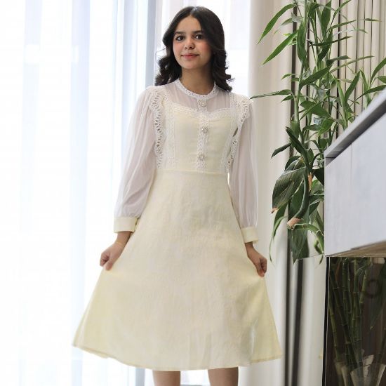 صورة فستان بناتي كريمي بنقوش وكلفة بيضاء وأكمام شفافة | ألوان (سماوي، كريمي) - kj2101