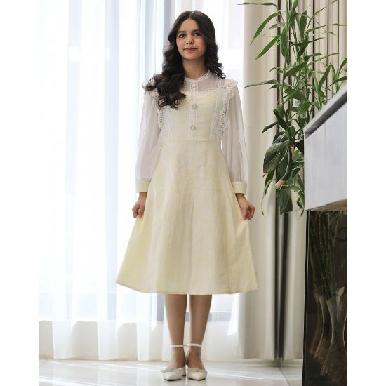 صورة فستان بناتي كريمي بنقوش وكلفة بيضاء وأكمام شفافة | ألوان (سماوي، كريمي) - kj2101