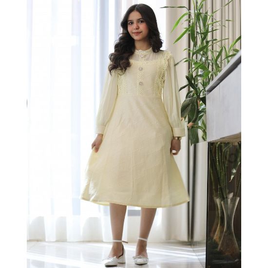 صورة فستان بناتي ليموني بنقوش وكلفة بيضاء وأكمام شفافة - kj2100