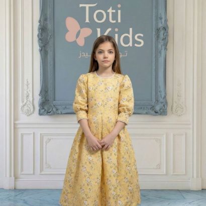 صورة فستان بناتي أصفر مشجر بياقة لؤلؤ وكسرات راقية - 1130