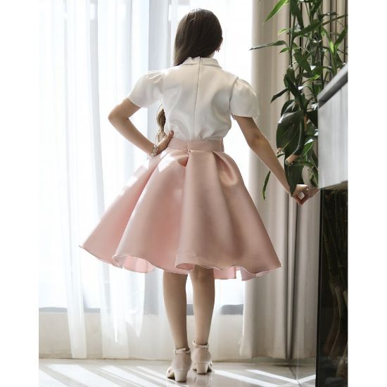 صورة طقم بناتي تيور لحمي بفيونكة خصر وبلوزة مرصعة باكسسوار - M3807