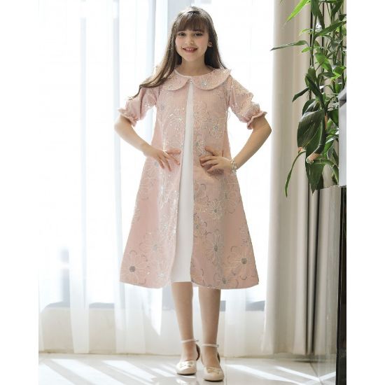 صورة طقم بناتي فستان وجاكيت وردي مطرز بزهور فضية | تصميم ملكي - 1195