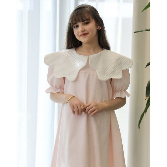 صورة فستان بناتي مشجر ورود بتصميم خصر مفتوح ودلعة بيضاء - 1200