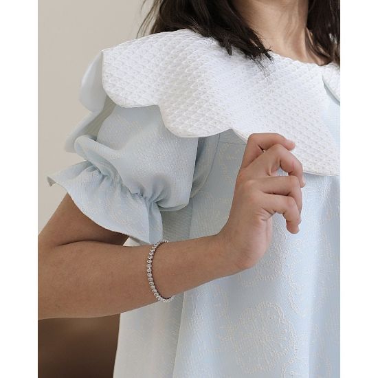 صورة فستان بناتي سماوي مشجر ورود بتصميم خصر مفتوح ودلعة بيضاء - 1200