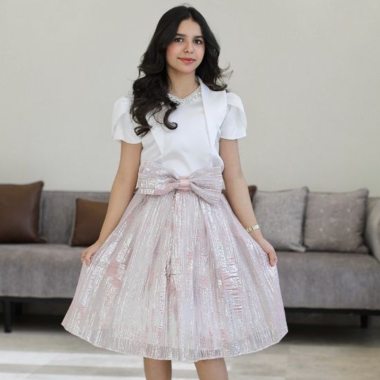 صورة طقم تيور لمعة لحمي بفيونكة كبيرة وأكمام مبتكرة واكسسوار رقبة - M3793 ملحوظة تم تغيير شكل الفيونكة الى صغيره في الصور