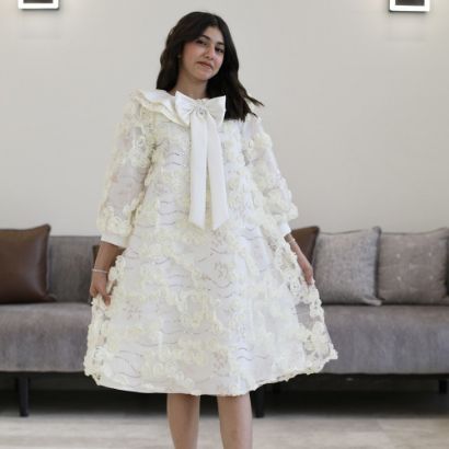 صورة فستان بناتي أوف وايت مطرز ورود بارزة بفيونكة رقبة ملكية - 1224