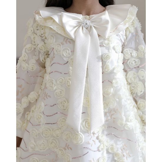 صورة فستان بناتي أوف وايت مطرز ورود بارزة بفيونكة رقبة ملكية - 1224