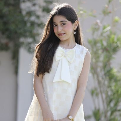 صورة فستان بناتي سكري كاروهات بفيونكة صدر وتحديد لؤلؤ ملكي - 1203