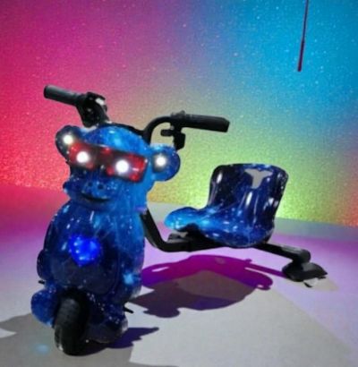 صورة سكوتر مانكي درفت صغير 36 فولت بطبعة فضائية زرقاء بثلاث عجلات