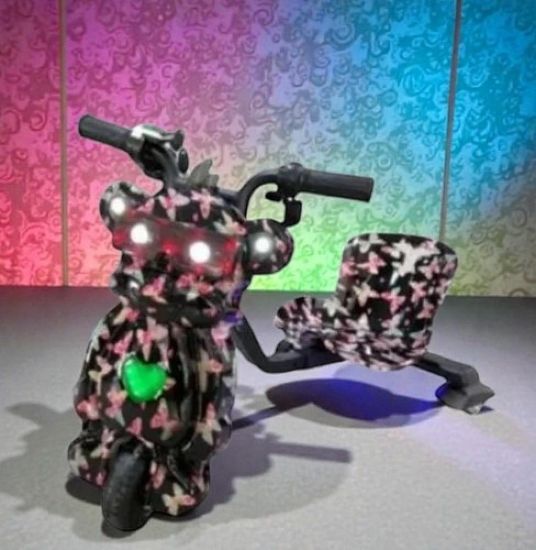 صورة سكوتر مانكي درفت صغير 36 فولت بطبعة فراشات بثلاث عجلات