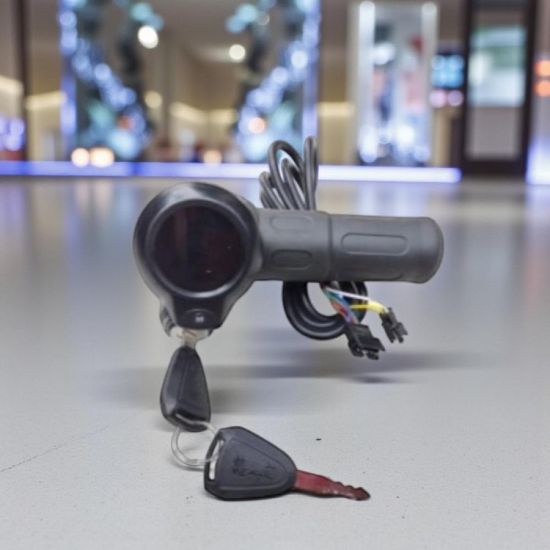 صورة يد ومفتاح سكوتر ابو سلة كبير 48 فولت