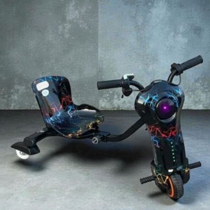 صورة سكوتر درفت صغير ذكي بطبعات سوداء 36 فولت بثلاث عجلات