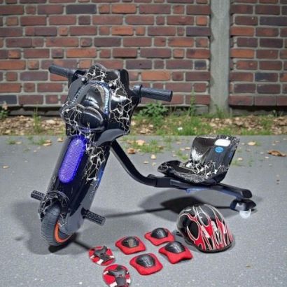 صورة سكوتر درفت صغير مميز بطبعات سوداء 36 فولت بثلاث عجلات