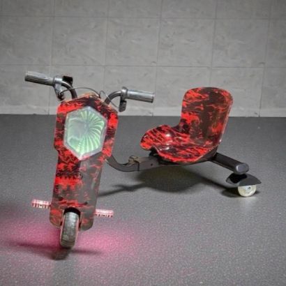 صورة سكوتر درفت صغير حمراء جميلة 36 فولت بثلاث عجلات