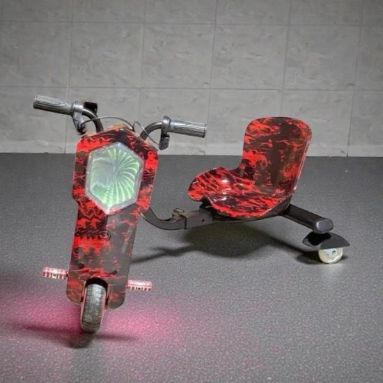 صورة سكوتر درفت صغير حمراء جميلة 36 فولت بثلاث عجلات