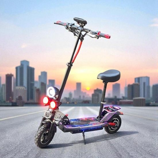 صورة سكوتر كهربائي رياضي بمقعد وإضاءات متلألئة