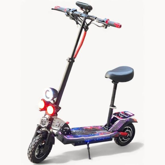 صورة سكوتر كهربائي رياضي بمقعد وإضاءات متلألئة