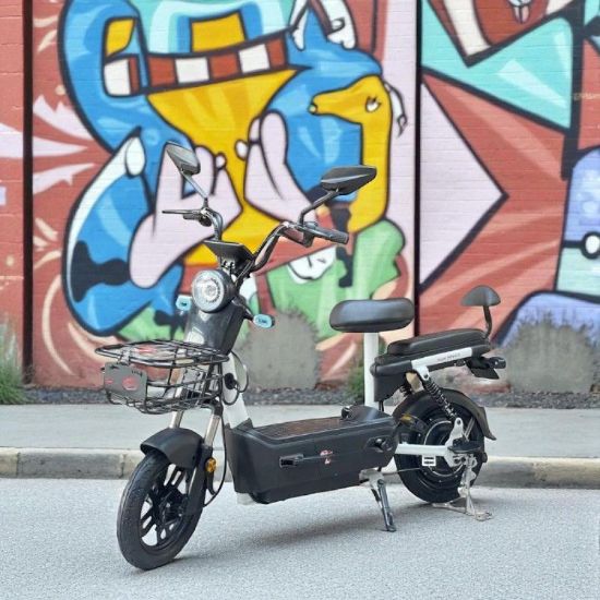 صورة دراجة كهربائية عصرية بمقعدين سلة أمامية