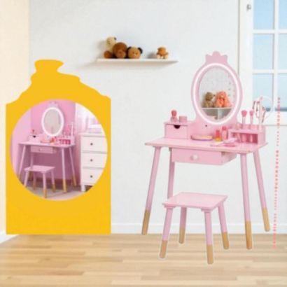 صورة تسريحة الأميرات الوردية الخشبية مع إضاءة