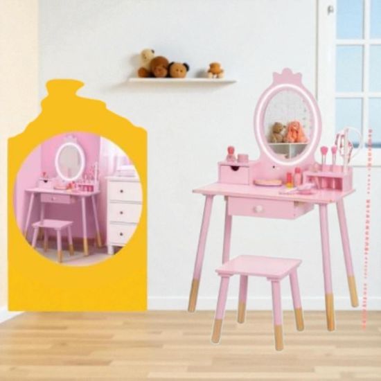 صورة تسريحة الأميرات الوردية الخشبية مع إضاءة